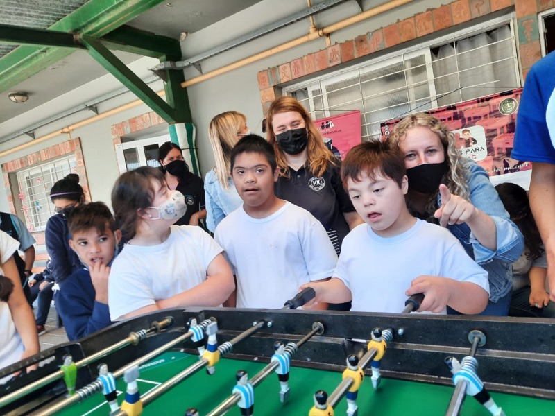 Donaron un metegol profesional al Instituto Helen Keller